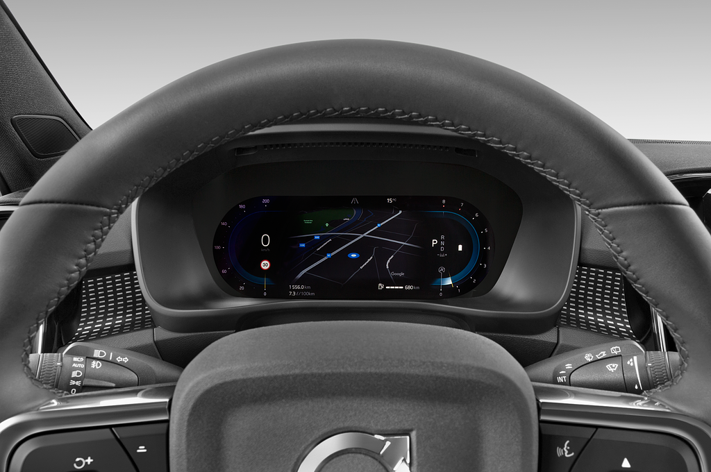 Volvo XC40 MHEV (Baujahr 2023) Plus Dark 5 Türen Tacho und Fahrerinstrumente