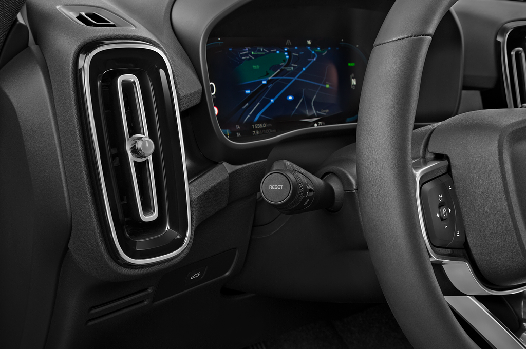 Volvo XC40 MHEV (Baujahr 2023) Plus Dark 5 Türen Lüftung