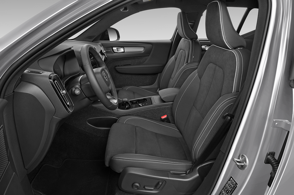 Volvo XC40 MHEV (Baujahr 2023) Plus Dark 5 Türen Vordersitze