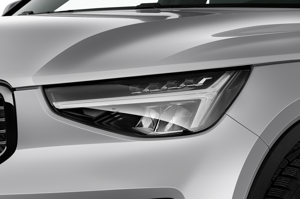 Volvo XC40 MHEV (Baujahr 2023) Plus Dark 5 Türen Scheinwerfer