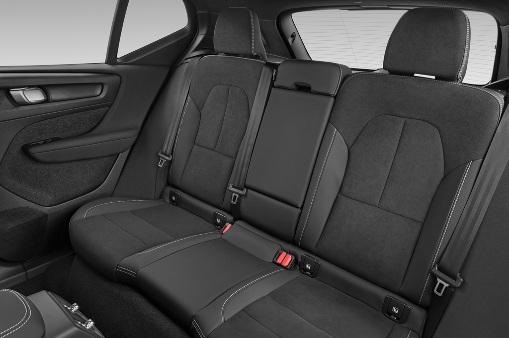 Volvo XC40 MHEV (Baujahr 2023) Plus Dark 5 Türen Rücksitze