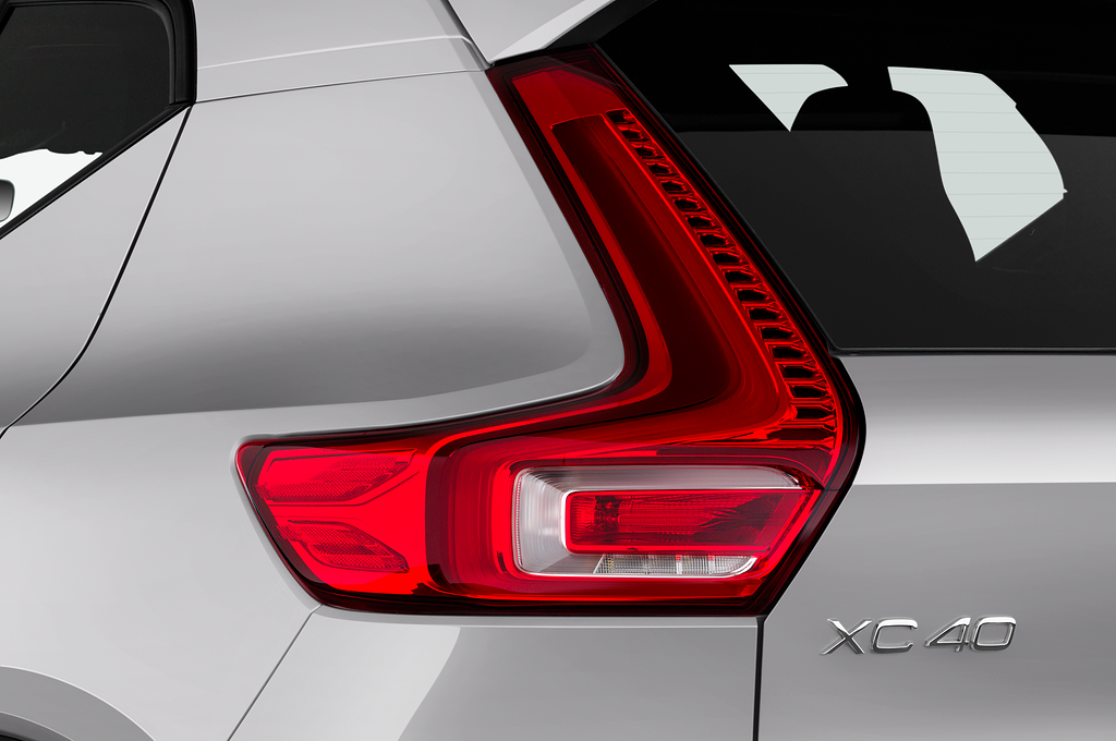 Volvo XC40 MHEV (Baujahr 2023) Plus Dark 5 Türen Rücklicht