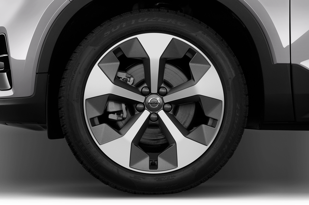 Volvo XC40 MHEV (Baujahr 2023) Plus Dark 5 Türen Reifen und Felge