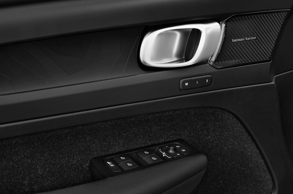 Volvo XC40 Recharge (Baujahr 2022) Ultimate 5 Türen Bedienungselemente Tür