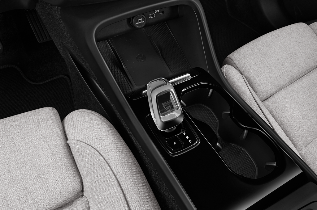 Volvo XC40 Recharge (Baujahr 2022) Ultimate 5 Türen Schalthebel