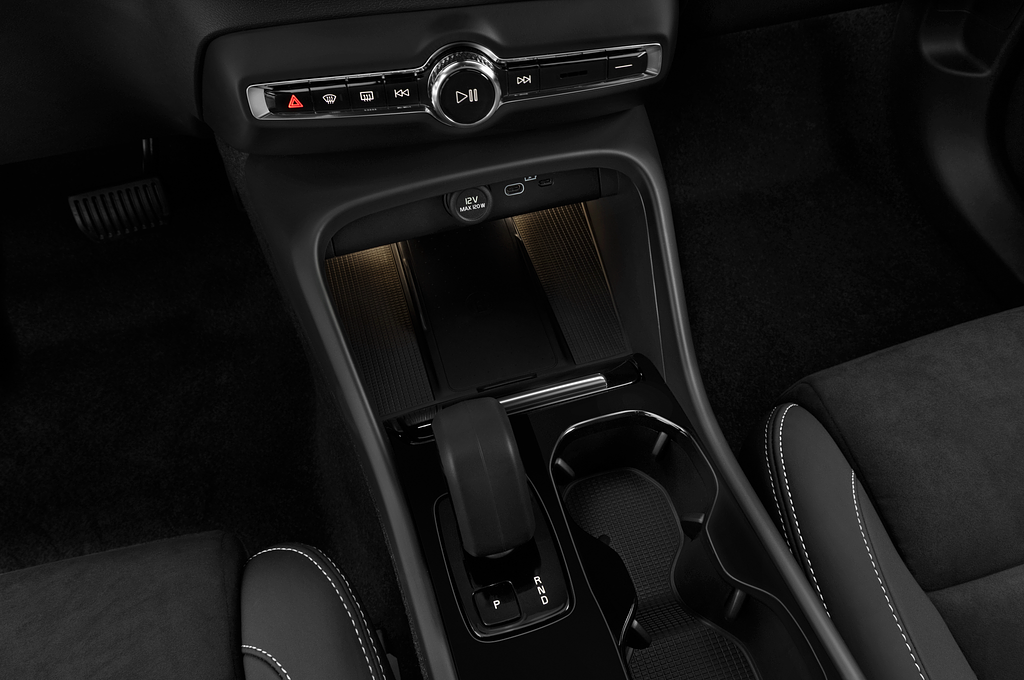 Volvo XC40 Recharge (Baujahr 2023) Ultimate 5 Türen Schalthebel