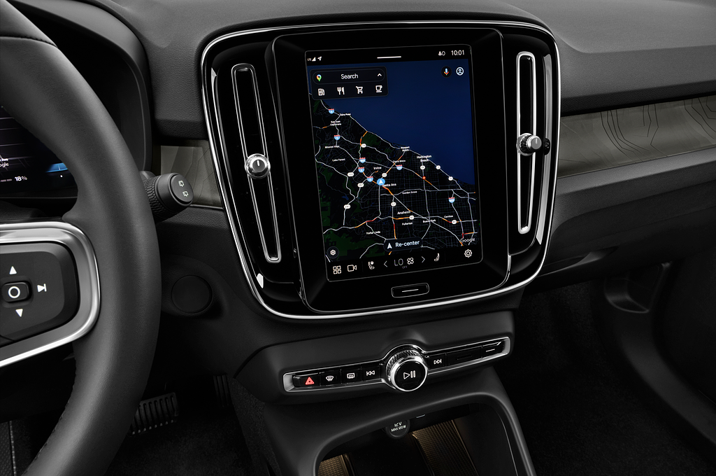 Volvo XC40 Recharge (Baujahr 2023) Ultimate 5 Türen Mittelkonsole