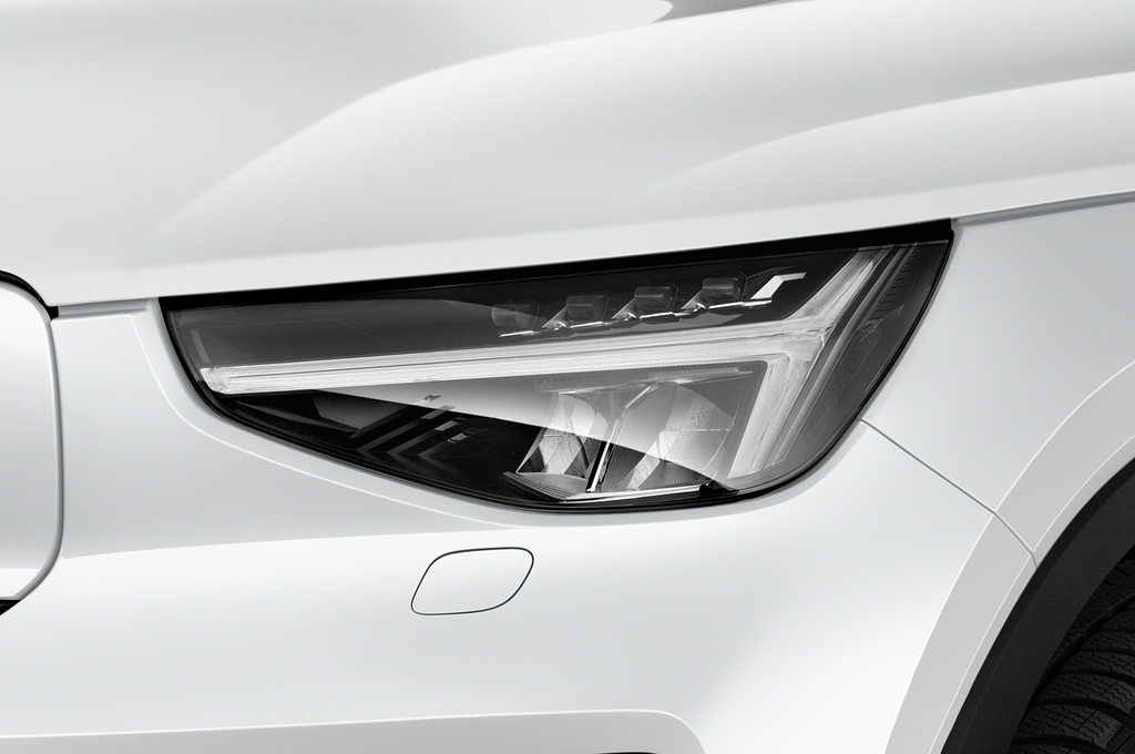 Volvo XC40 Recharge (Baujahr 2023) Ultimate 5 Türen Scheinwerfer