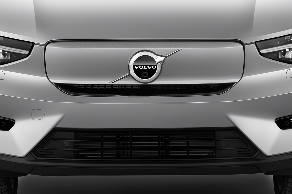 Volvo XC40 Recharge (Baujahr 2023) Ultimate 5 Türen Kühlergrill und Scheinwerfer