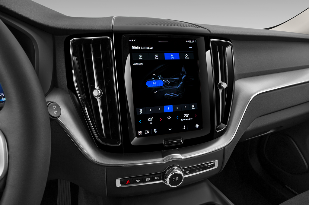 Volvo XC60 (Baujahr 2022) Momentum 5 Türen Temperatur und Klimaanlage