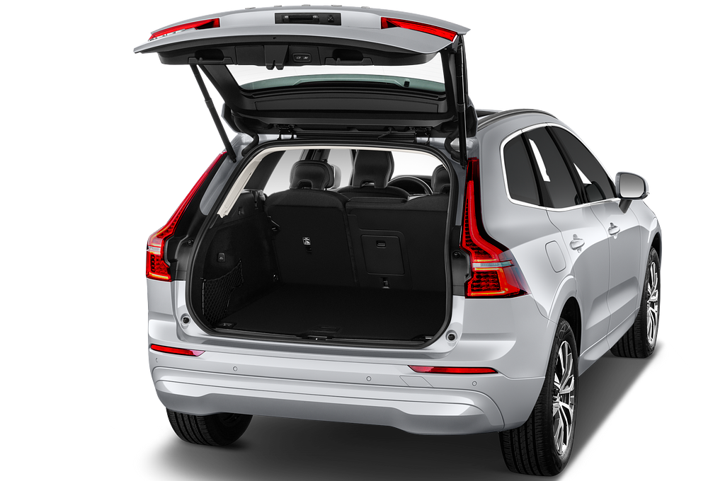 Volvo XC60 (Baujahr 2022) Momentum 5 Türen Kofferraum