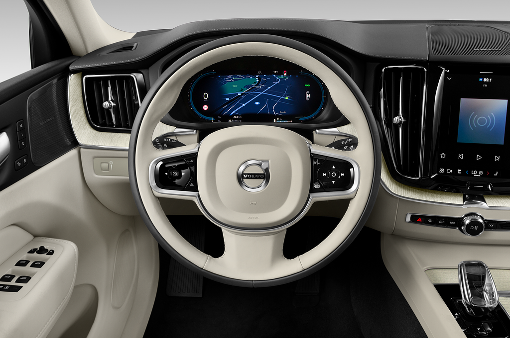 Volvo XC60 (Baujahr 2022) Ultimate 5 Türen Lenkrad