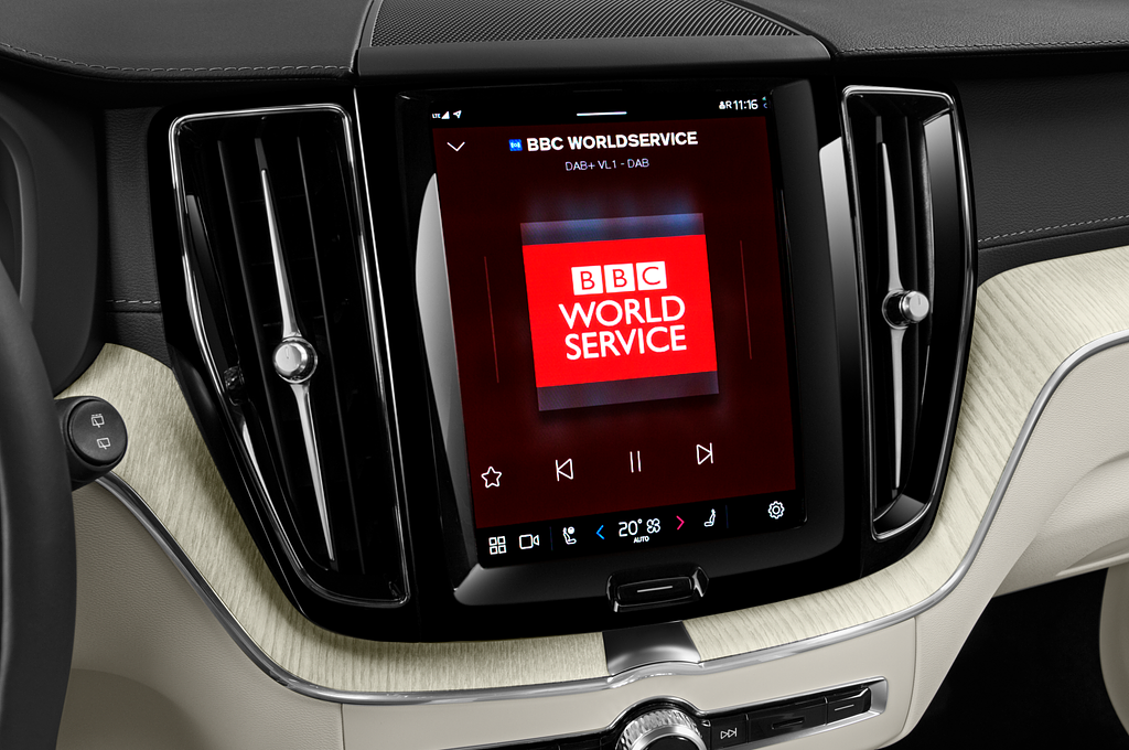 Volvo XC60 Recharge (Baujahr 2022) Inscription 5 Türen Radio und Infotainmentsystem