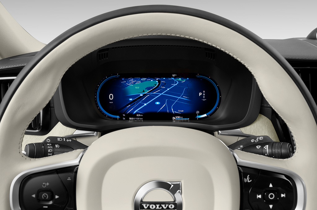 Volvo XC60 Recharge (Baujahr 2022) Inscription 5 Türen Tacho und Fahrerinstrumente