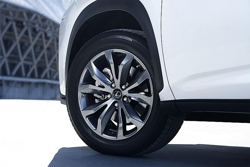Bislang gab es den NX nur mit einem Hybridantrieb.