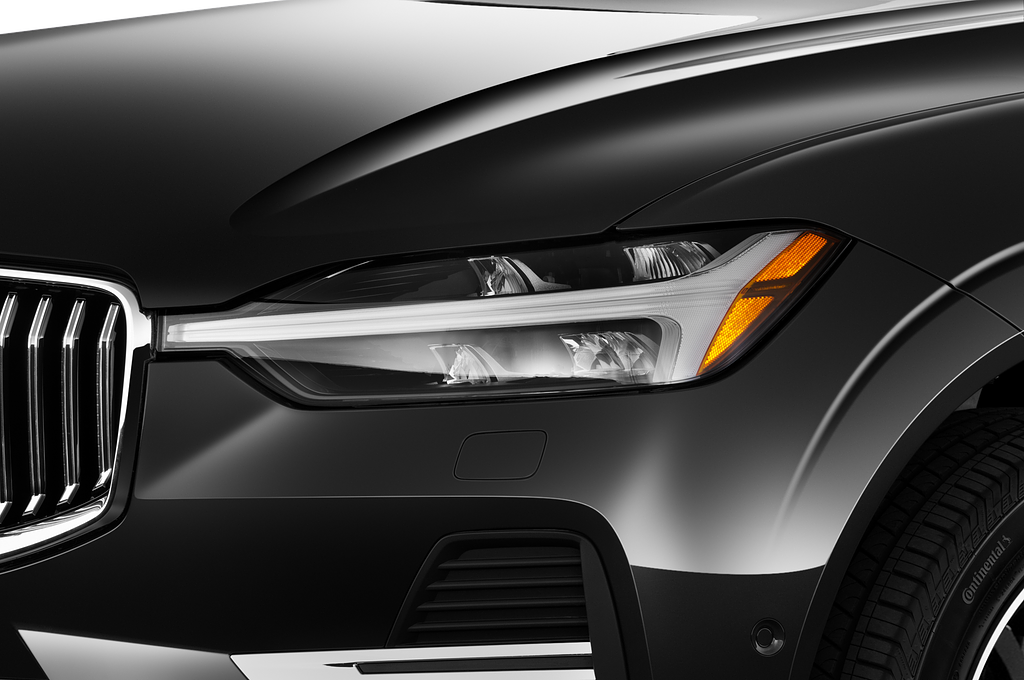 Volvo XC60 Recharge (Baujahr 2023) Plus Bright 5 Türen Scheinwerfer