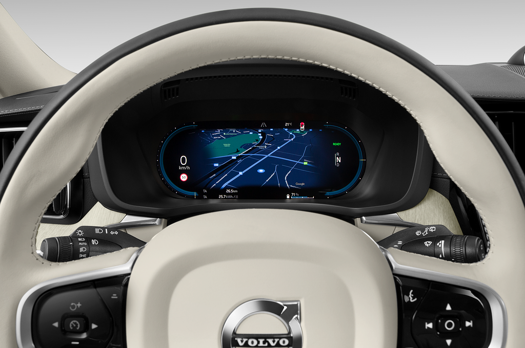 Volvo XC60 Recharge (Baujahr 2023) Plus Bright 5 Türen Tacho und Fahrerinstrumente