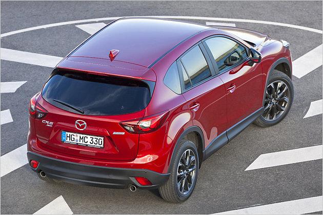 Auffallend: Je ein Endrohr pro Fahrzeugseite