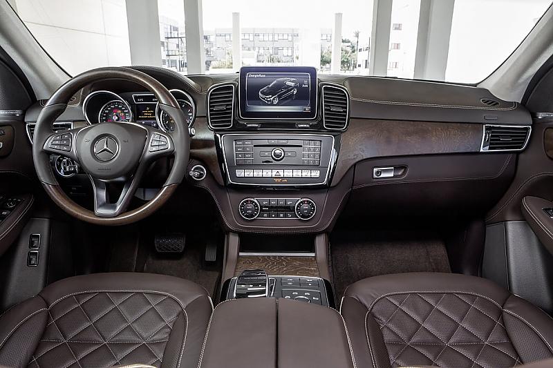 Mercedes GLE 2015 - mit neuem Bildschirm in der Mittelkonsole