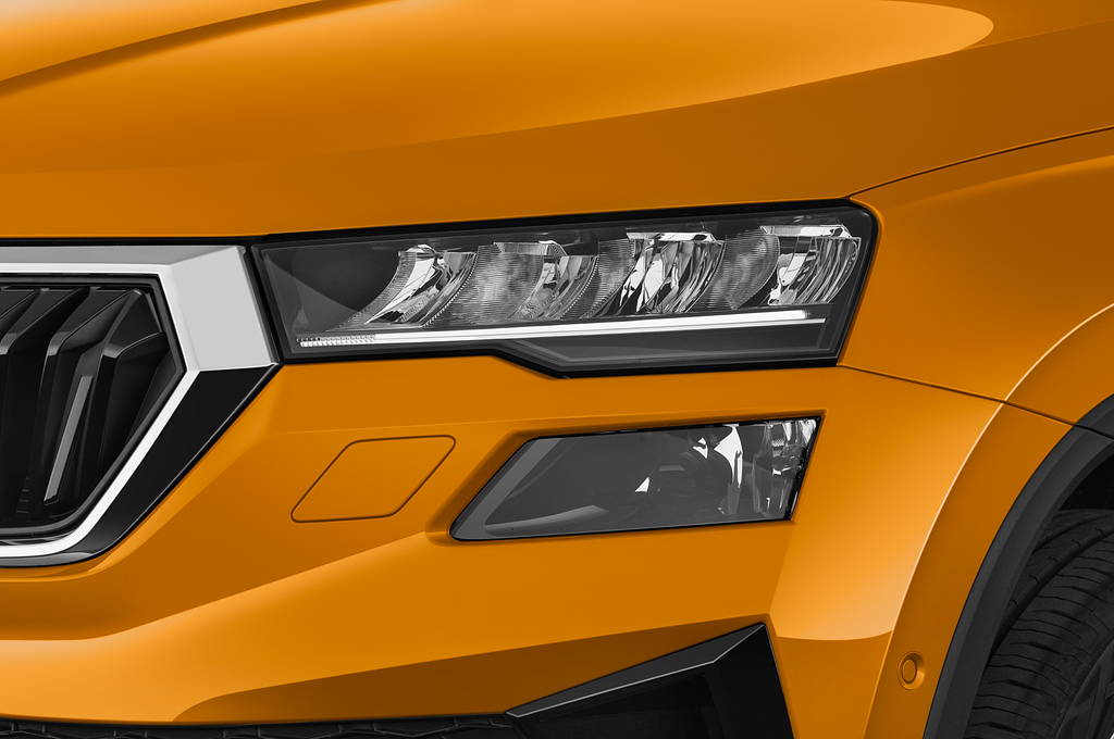 Skoda Karoq (Baujahr 2023) Selection 5 Türen Scheinwerfer