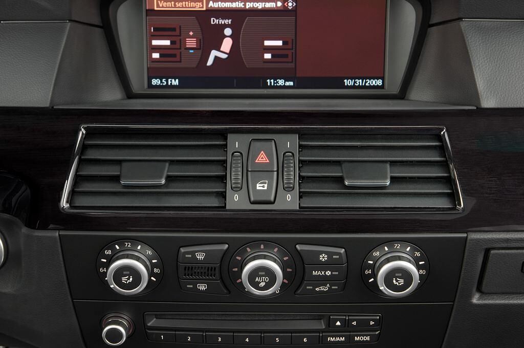 BMW 5 Series (Baujahr 2010) - 4 Türen Lüftung