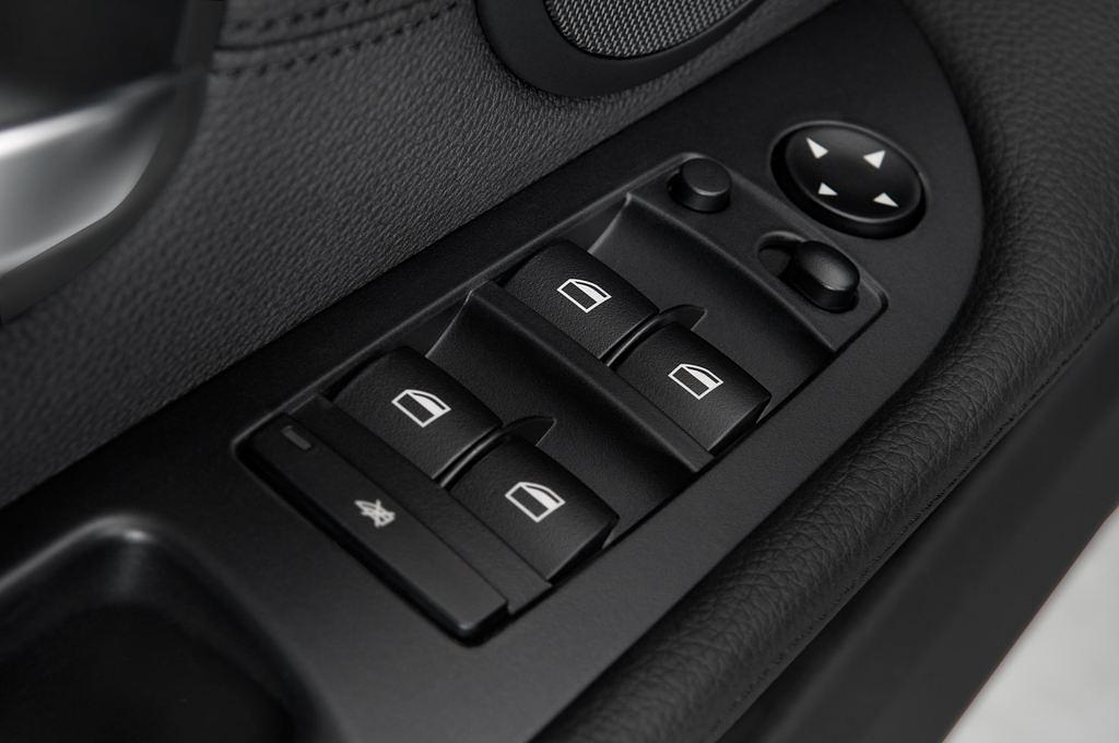 BMW 5 Series (Baujahr 2010) - 4 Türen Bedienungselemente Tür