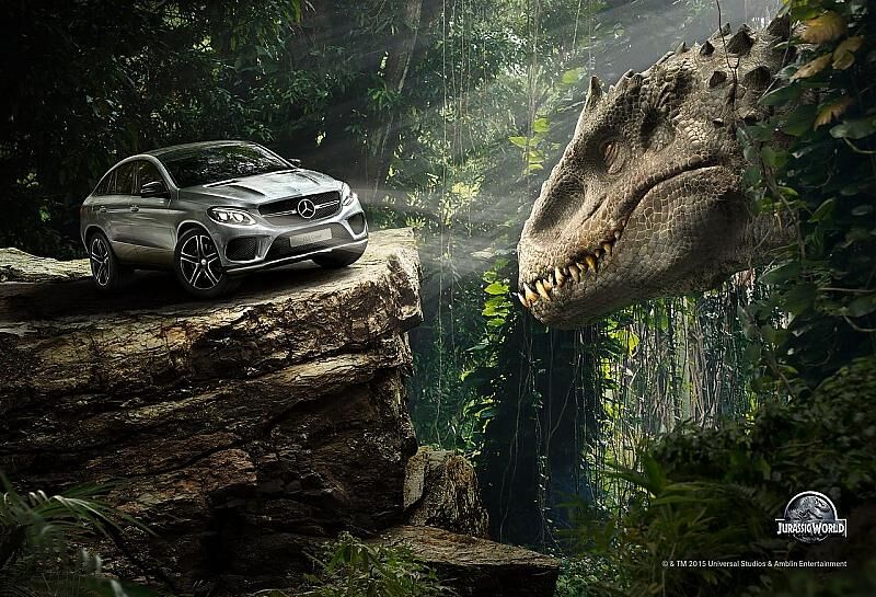 Mercedes trifft auf Dinosaurier