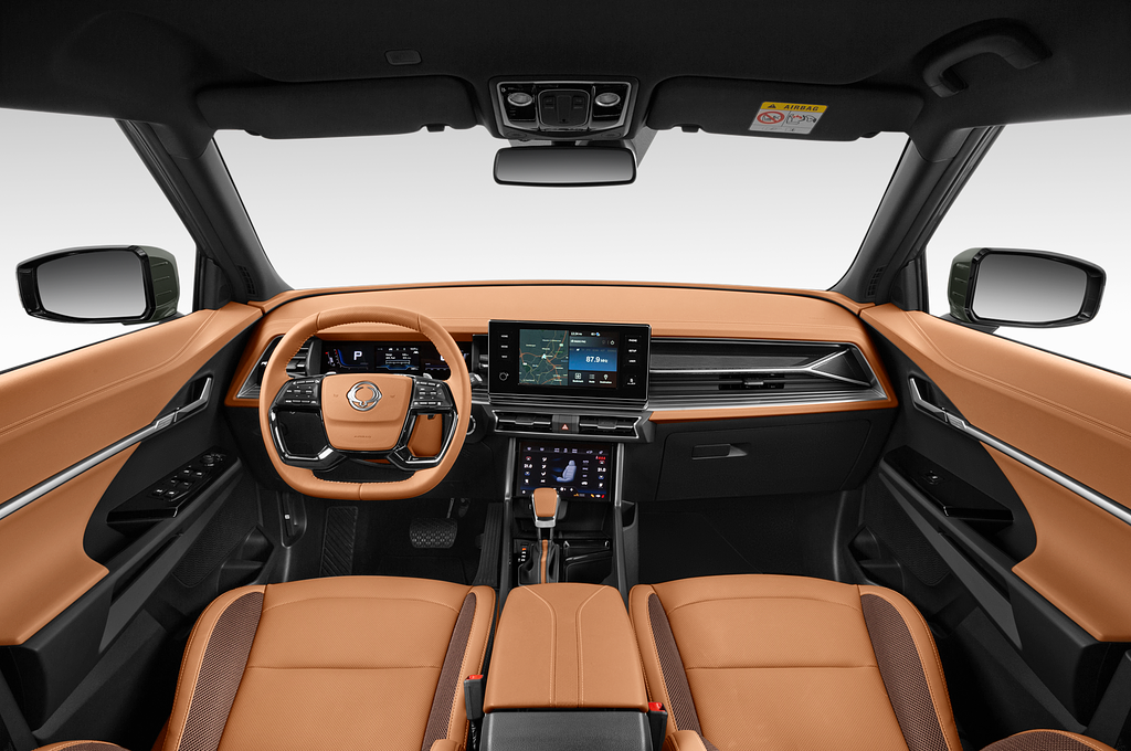 Ssangyong Torres (Baujahr 2023) Forest Edition 5 Türen Cockpit und Innenraum