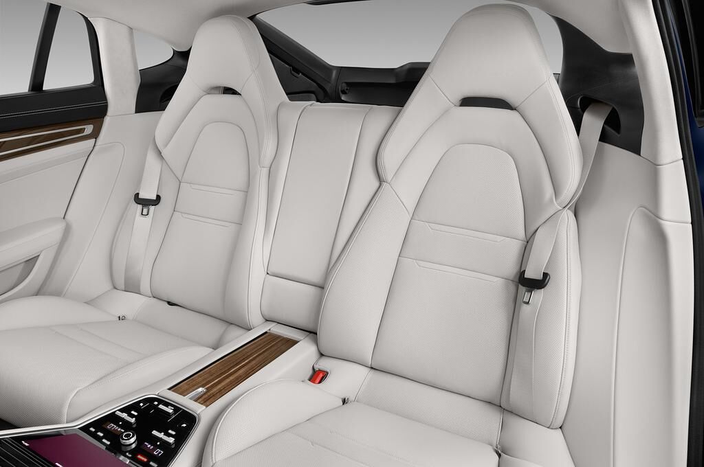 Porsche Panamera Turbo (Baujahr 2018) - 5 Türen Rücksitze