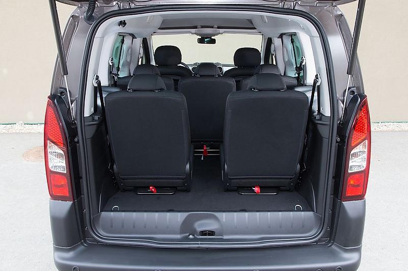 Bei sieben Sitzen passen lediglich 100 Liter in den Kofferraum.