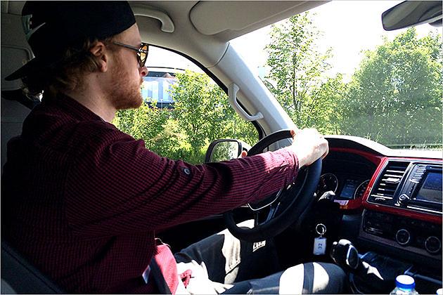 Das Fahrwerk gleicht dem eines Pkw enorm. Ein großer Pluspunkt für die Agilität des neuen T6 Multivan