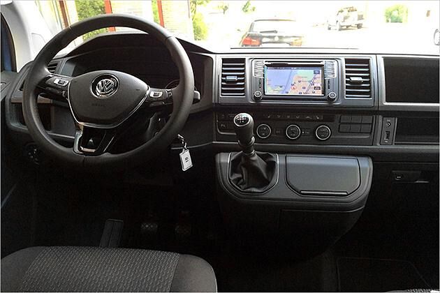 Im Cockpit der Einsteiger-Version geht es deutlich trister zu