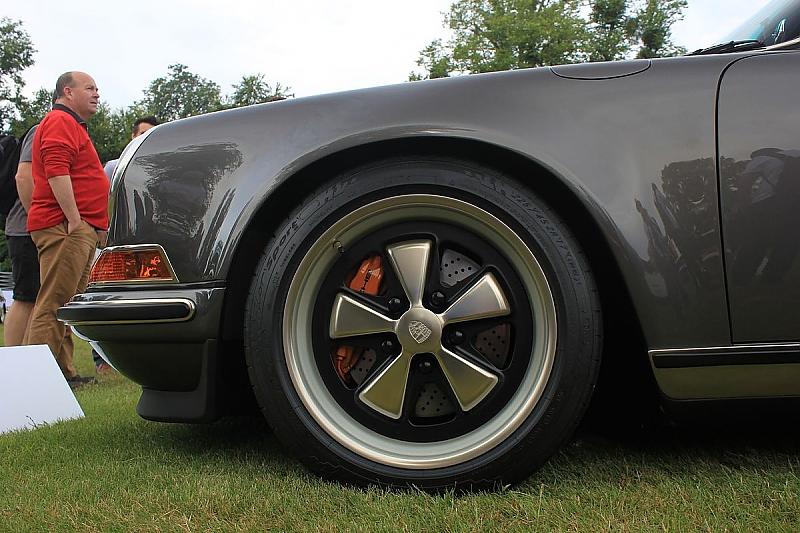 Auch die Felgen schimmern leicht golden