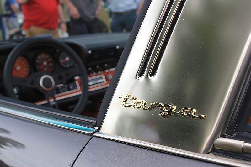 Die zwei Luftschlitze sind typisch für den Singer-Targa