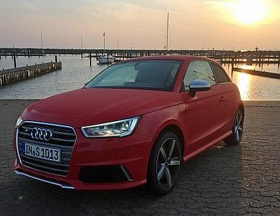 Der Audi S1 im Yachthafen von Kiel.
