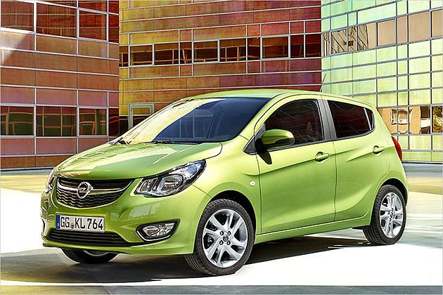 Zwei Blechfalze lockern die Seitenansicht auf