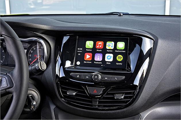 Ab Januar 2016 kann das eigene Smartphone per IntelliLink-System verbunden werden