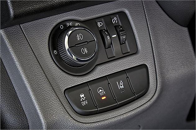 Optional gibt es einen City-Modus für die Lenkung und einen Spurverlassenswarner