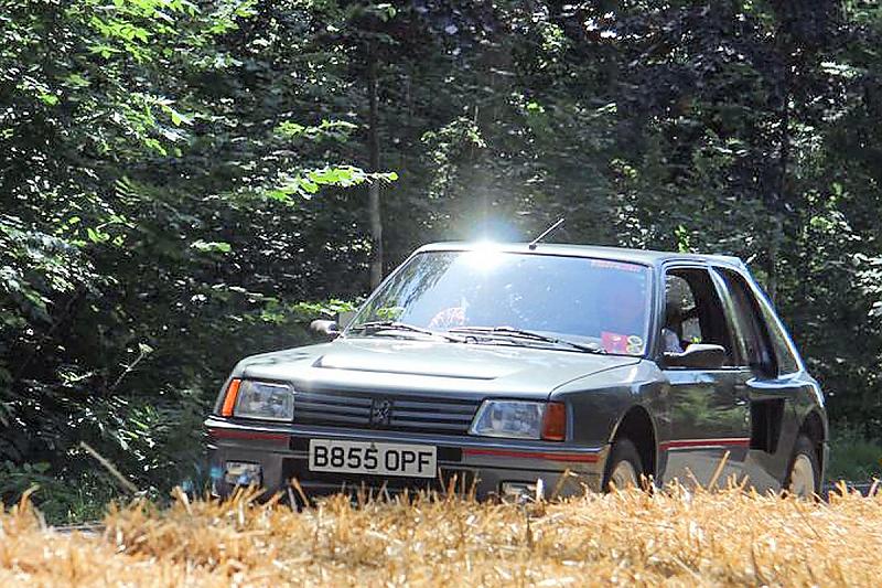 200 PS treiben ihn an.