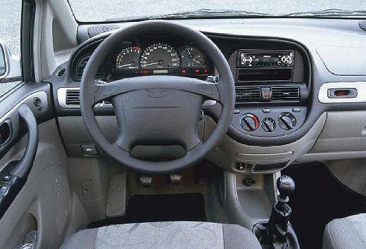DAEWOO-Rezzo-2-0--2001-2003-