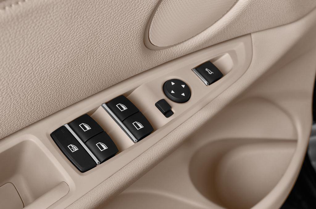 BMW X5 (Baujahr 2014) xDrive30d 5 Türen Bedienungselemente Tür