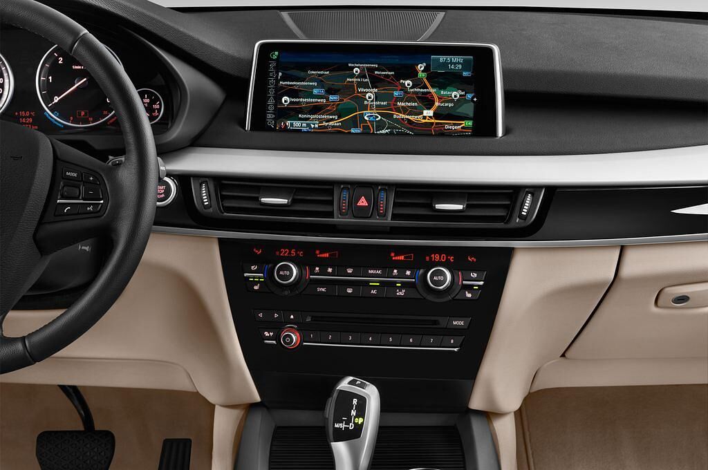 BMW X5 (Baujahr 2014) xDrive30d 5 Türen Mittelkonsole