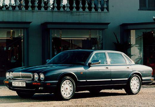 JAGUAR-Daimler-V8--1997-1998-