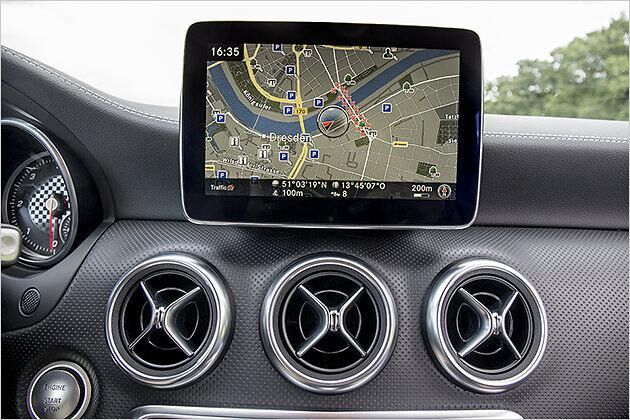 Der Monitor auf der Mittelkonsole ist auf Wunsch jetzt bis zu acht Zoll groß