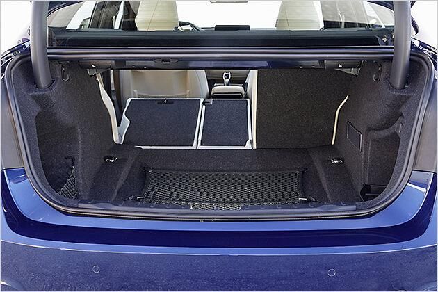 Für längeres Gepäck können die Lehnen der Rücksitze umgeklappt werden