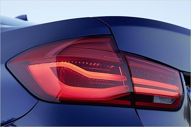 Die Rückleuchten mit "LED-Lichtleitstäben" sind jetzt bei jedem 3er serienmäßig