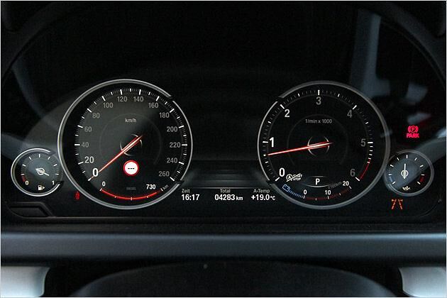 Die Digitalanzeigen sind jederzeit gut lesbar und haben ein schickes Design