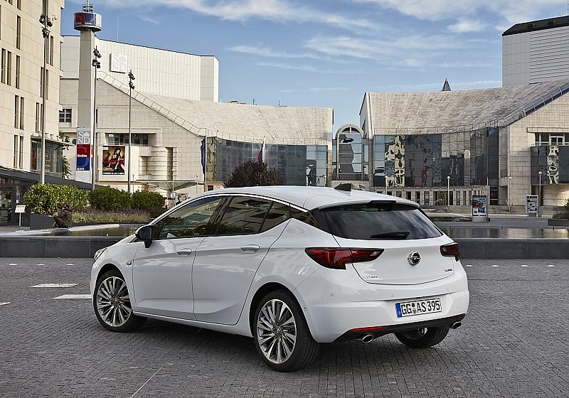 Opel Astra 1.4 Turbo - das design kann sich auch von hinten sehen lassen