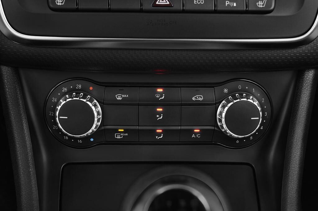 Mercedes A-Class (Baujahr 2013) Urban 5 Türen Temperatur und Klimaanlage