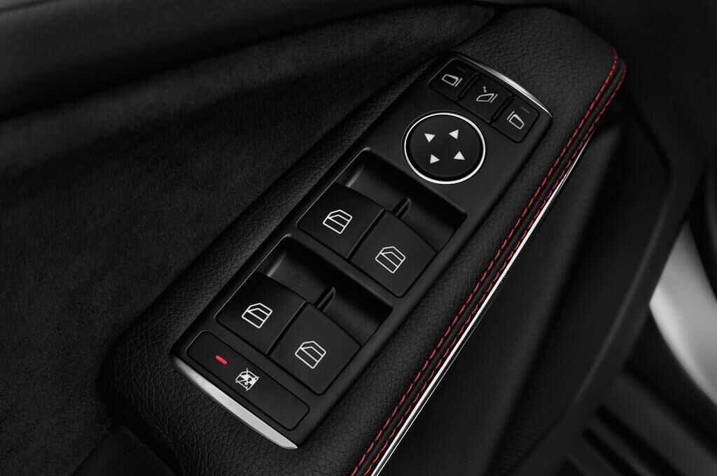 Mercedes A-Class (Baujahr 2017) AMG Line 5 Türen Bedienungselemente Tür